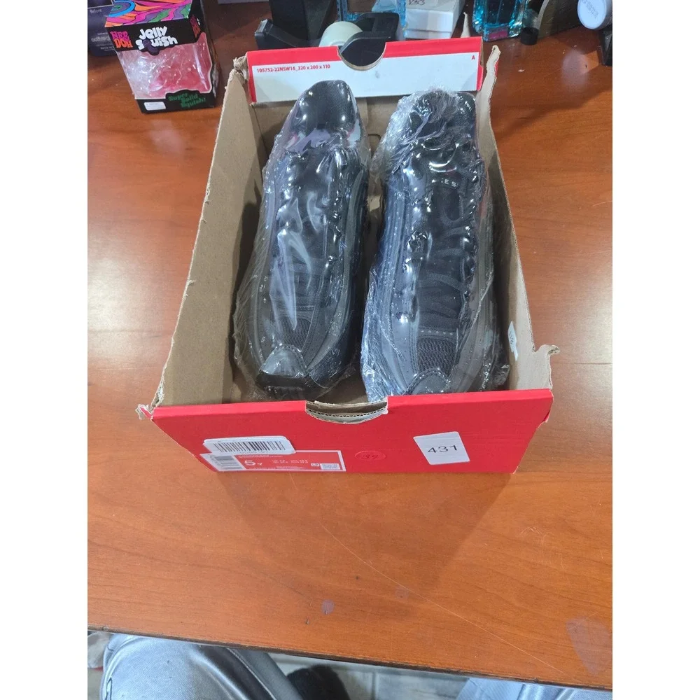Nike Shox R4 GS Triple Black Sneakers CW2626-003 Size 5Y